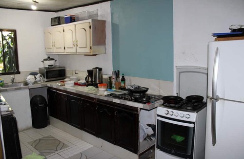 San Isidro Cama Y Desayuno | 22 bed hotel with pool just 20 minutes from Airport