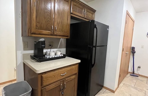 Spiro Casa | Upscale home with high end furnishings and memory foam king bed. 2 car garage