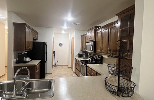Spiro Casa | Upscale home with high end furnishings and memory foam king bed. 2 car garage