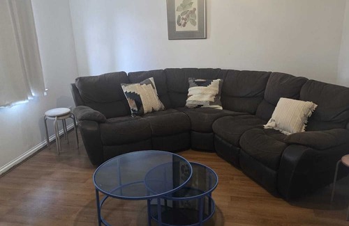 Vange Casa | Homely 3-bedroom House close to shops and also close to the town center