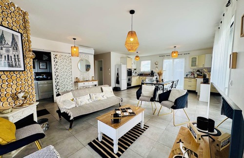 Theuville Casa | Maison Campagne Meublée Tourisme * * * 15 min from Chartres with Jacuzzi
