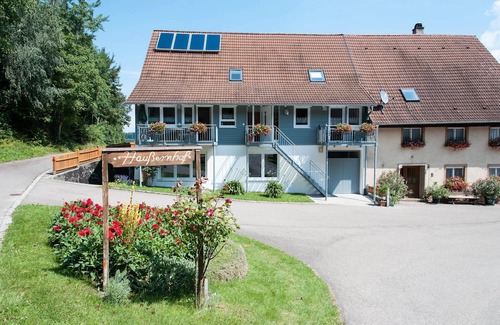 Owingen Apartamento | Holiday Apartment '3' with Mountain View, Shared Garden and Wi-Fi