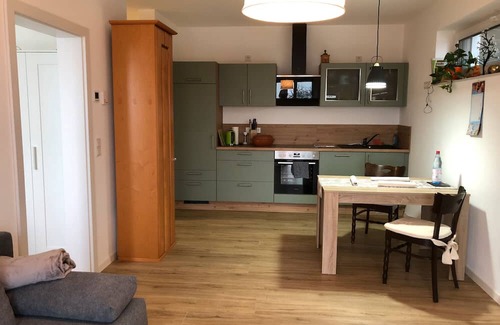 Oberelsbach Apartamento | Apartment 'Am Rothen Hang' with Mountain View, Private Terrace and Wi-Fi