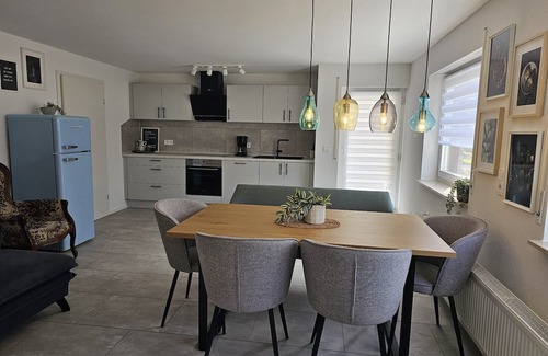 Muensingen Apartamento | Apartment 'Alb-Apfel' with Private Terrace, Shared Garden and Wi-Fi