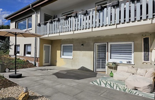 Muensingen Apartamento | Apartment 'Alb-Apfel' with Private Terrace, Shared Garden and Wi-Fi