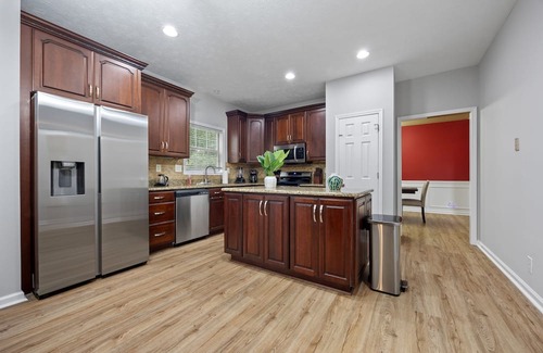 Johns Creek Casa | Elegant 5BR Gym+Pool Table Alpharetta