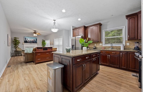 Johns Creek Casa | Elegant 5BR Gym+Pool Table Alpharetta