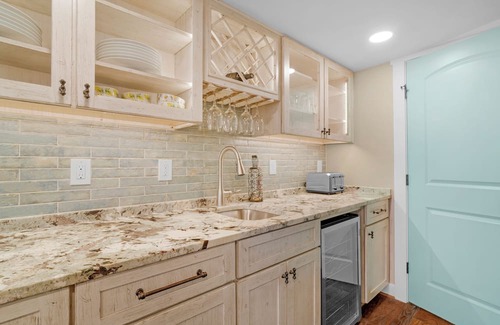 Marshall Casa | Grape & Vine Cottage · Luxury Main Street Retreat