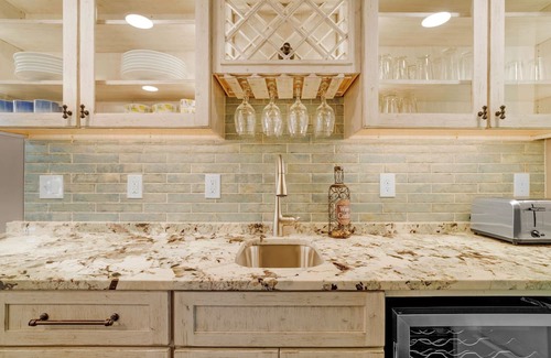 Marshall Casa | Grape & Vine Cottage · Luxury Main Street Retreat