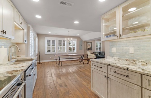 Marshall Casa | Grape & Vine Cottage · Luxury Main Street Retreat