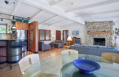 Covert Casa | Charming Mid - Century home in the lovely Palisades Park gated community.