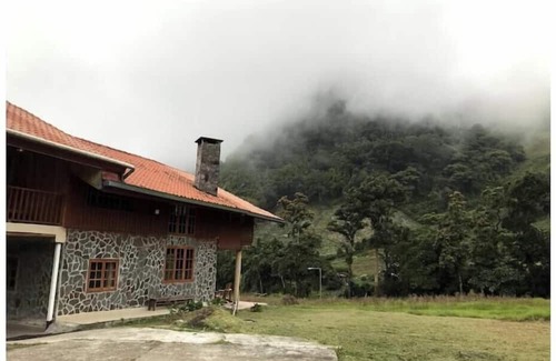 Cerro Punta Apartamento | Cabin in Cerro Punta 6BR, Fireplace, Hiking