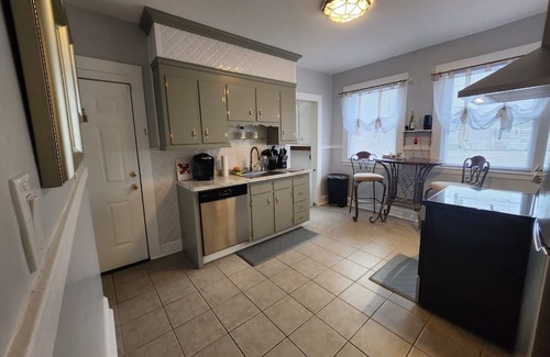 Central Manchester Apartamento | 3-bedroom, 1st floor unit in a beautiful victorian era multifamily home.