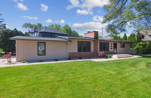 Deerfield Casa | Bright & Modern Home