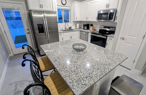 Las Cruces Casa | Modern 2BR/2BA + Office Home Walk to Red Hawk Golf Club, Near NMSU & White Sands