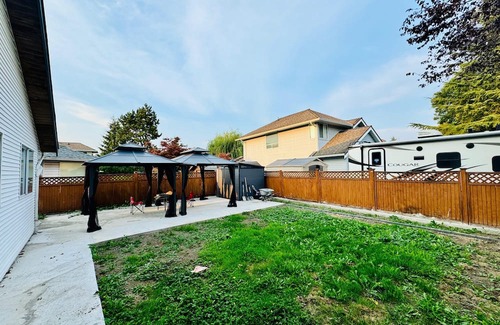 Fleetwood Casa | Welcome to a Spacious Mansion