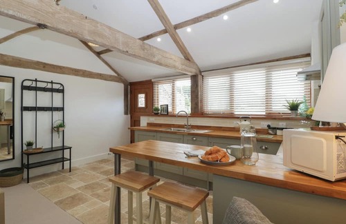 Ross-on-Wye Cabaña | THE OLD CART SHED, romantic, character holiday cottage in Gorsley