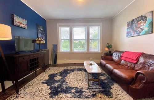 Detroit Apartamento | 30+Day Rentals + Comfy & Professional-Friendly