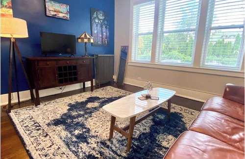 Detroit Apartamento | 30+Day Rentals + Comfy & Professional-Friendly