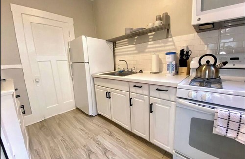 Detroit Apartamento | 30+Day Rentals + Comfy & Professional-Friendly