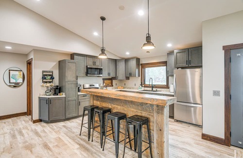 Pinedale Casa | Pinedale Getaway Near Hiking, Skiing & Lakes!