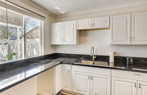 El Rancho Casa | 12 Mi to Downtown LA: Quiet Getaway w/Patio