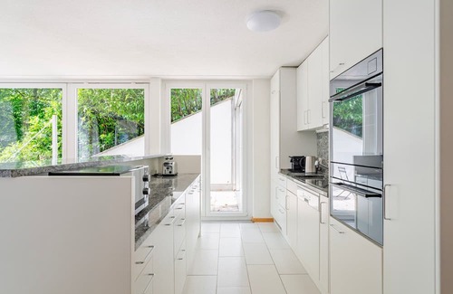 Hirslanden Apartamento | Blueground | Hirslanden, balcony, nr Zürich Lake