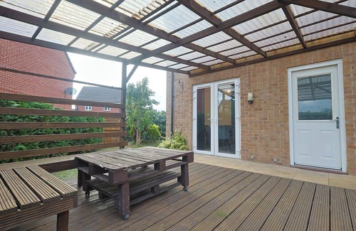 Levenshulme Casa | Manchester 3-Beds, Sleeps 6 with Onsite Parking