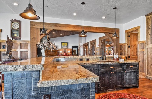 Tuhaye Casa | Rustic Modern Retreat with Panoramic Views in Tuhaye