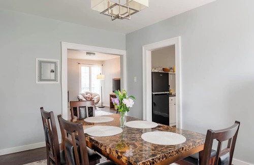 Detroit Apartamento | Long-Term Rental Comfy, Clean & Nurse-Friendly