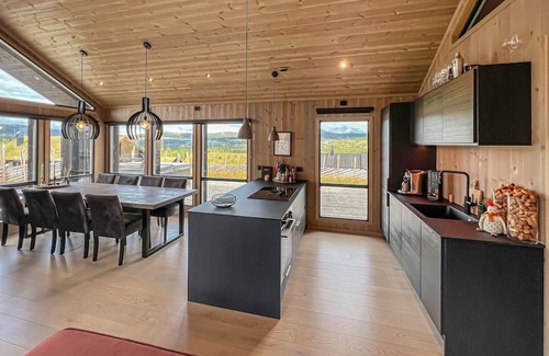 Skeikampen Casa | Cozy home in Svingvoll with house a mountain view