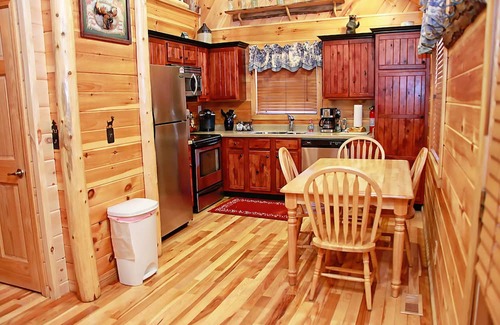 Henlawson Cabina | Deluxe 2 Bedroom Log Cabin
