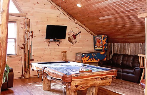 Pecks Mill Cabina | Deluxe 4 Bedroom Log Cabin