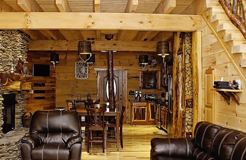 Henlawson Cabina | Deluxe 4 Bedroom 4-1/2 Bath Log Cabin With Theater Room