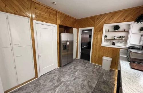 Stollings Casa | Spacious four-bedroom home