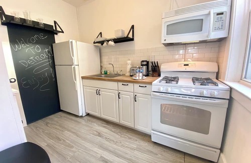 Detroit Apartamento | Long-Term Haven Ideal for Nurses & Travelers