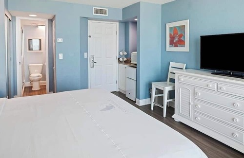 Ormond Beach Hotel | Atlantic View 1BR w/Kitchen, Pool, and Easy Access to Sun, Sand, and Dining