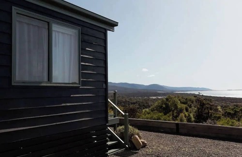 Bicheno Cabina | Panorama Cabin - a cosy shack + an unreal view (B)