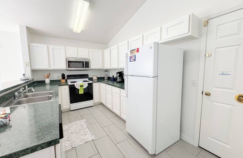 Bridgewater Crossing Casa | Recently Renovated Pool Home Near WDW