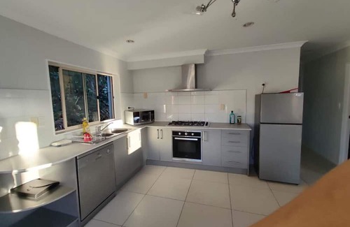 Mount Albert Villa | 5 Bedroom House, 82A Richardson Road, Mt Albert, Auckland