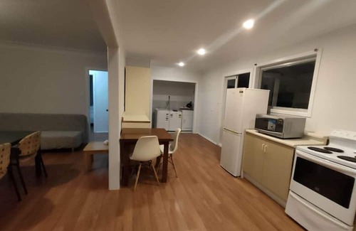 Mount Albert Casa | 3-Bedroom House - 30 Laurel St