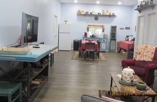 Orrtanna Casa | Unique home with vintage artifacts on display to enjoy a bygone area.
