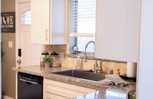Downtown Casa | Downtown Dream House 3-bedroom house with AMENITIES!