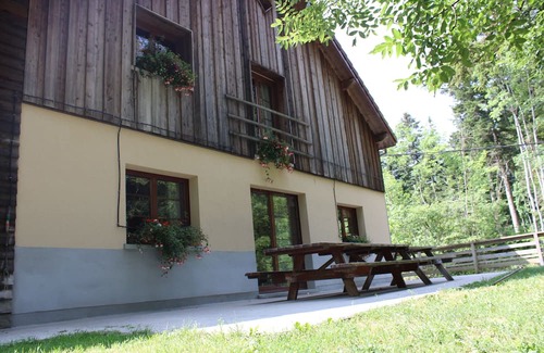 Arc-sous-Cicon Casa | Gîte l'Essentiel, farmhouse group accommodation with spa and sauna, playground