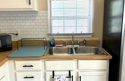 Lansing Casa | Peaceful, Cozy 2-bedroom home in Lansing