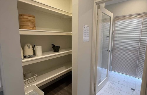 Brabham Casa | A beautiful 4x2 home on the Swan Valley door stop. Light and airy, 2 living rooms, separate laundry, large fully fenced backyard for the kids run around. Quiet street, walking distance to shops.