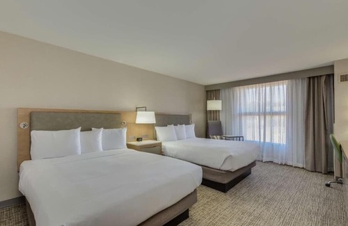 Chandler Hotel | 4 Relaxing Units with Outdoor Pool Access! Onsite Dining!