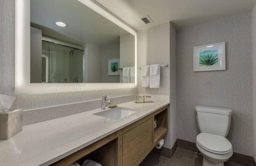 Chandler Hotel | 4 Relaxing Units with Outdoor Pool Access! Onsite Dining!