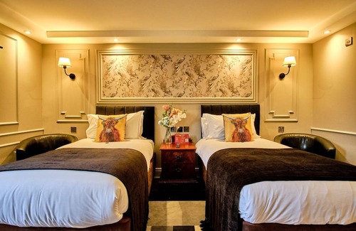Tyndrum Hotel | Scenic Highland Stay with Breakfast, Pool Table, Table Tennis & Mountain Views