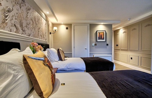 Tyndrum Hotel | Scenic Highland Stay with Breakfast, Pool Table, Table Tennis & Mountain Views
